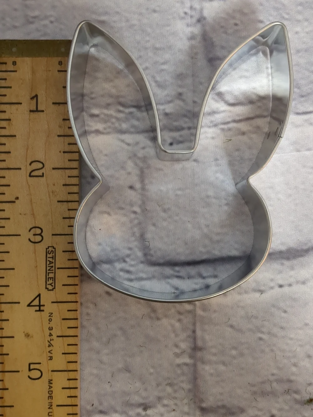Stainless Steel Bunny-Shaped Cookie Cutter - Silver